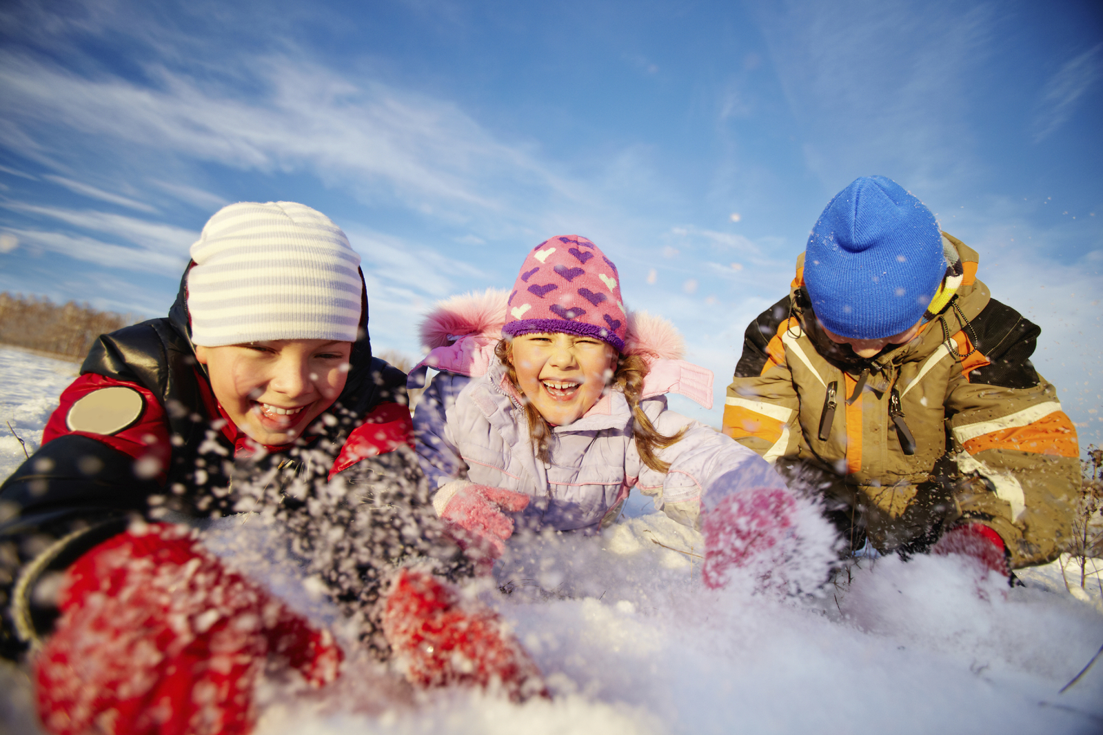 Découverte de la neige en colonie de vacances Isère Drome Juniors