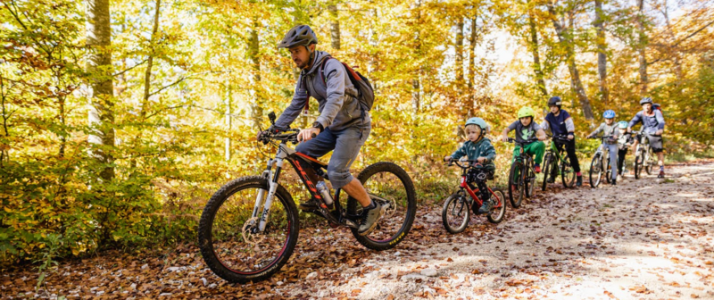 Enfants en vélo-outdoor