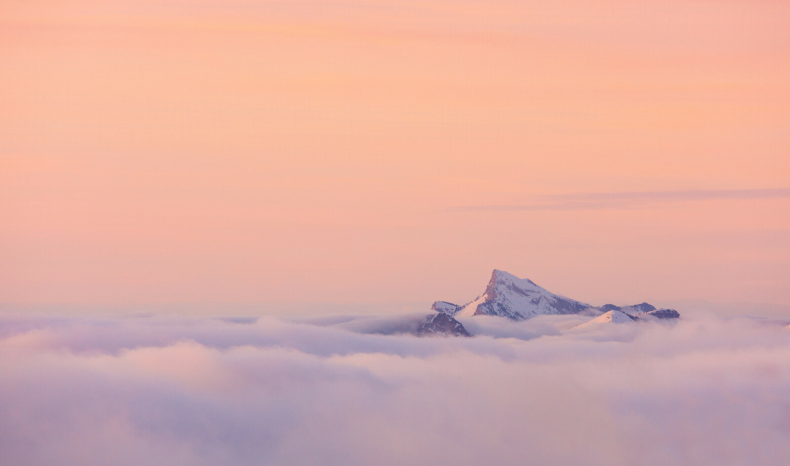 Mer de nuages sur le Charmant Som